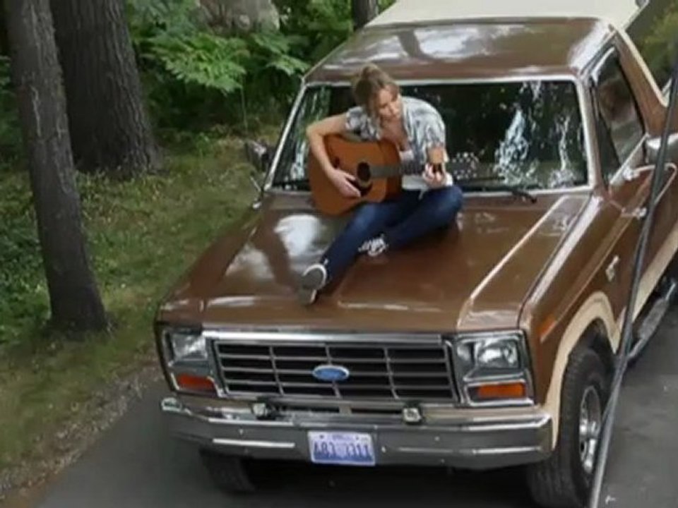 House at the End of the Street - Music And Character Featurette