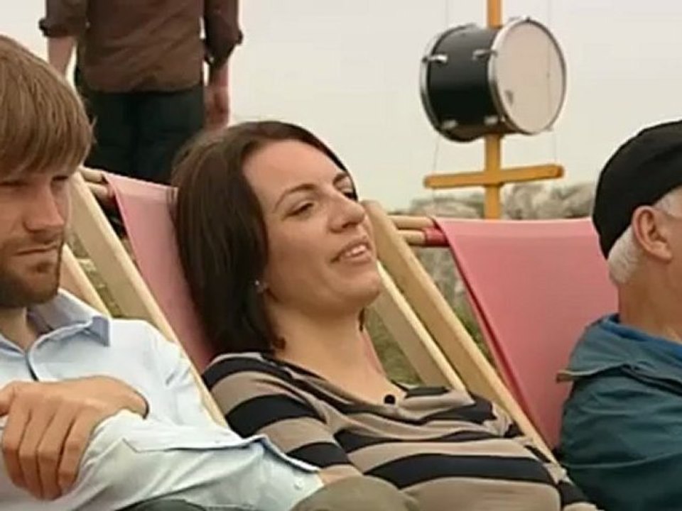 Champ harmonique / Harmonic Fields de Pierre Sauvageot - Lieux publics et Cie / BBC News - Dorset's Jurassic Coast chimes to the sound of music