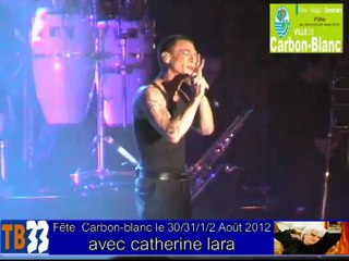 je suis qu'une chanson  un artiste sur la scène de carbon-blanc août 2012