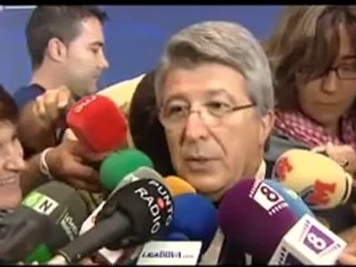 Enrique Cerezo niega la salida del Kun Agüero