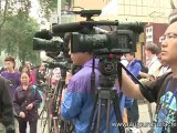 face à face journalistes/police au procès de Wang Lijun