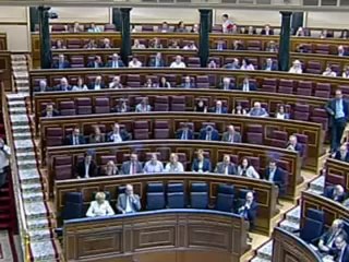 Santamaría al PSOE: "no se exciten, aún hay más"