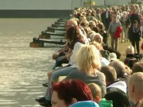 Гигантский круизный лайнер поразил зрителей