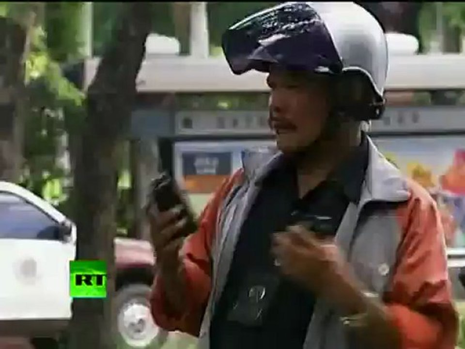 Bangkok War Zone: Video of violent clashes as Thai police fire at Red Shirts