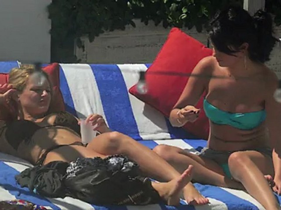 Selena Gomez im sexy Bikini in Miami