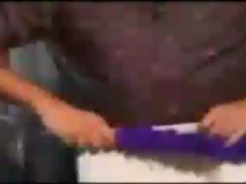 Color Changing Feather - Large (Uday) - Magic Trick