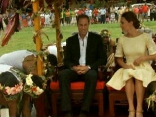 Kate photos banned in France, Shakira signs to "The Voice"