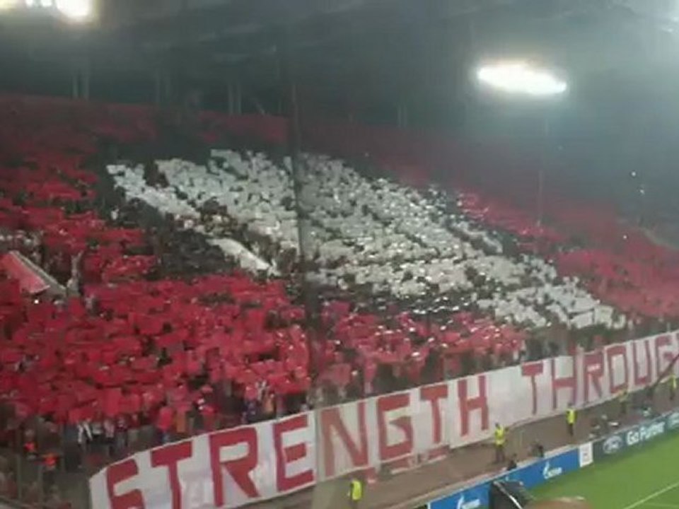 Κορεό των φιλάθλων του Ολυμπιακού με τη Σάλκε για το Champions League