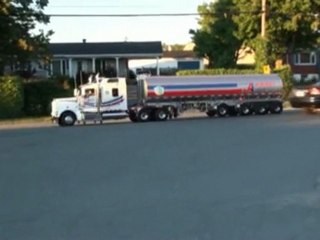 La parade de camion dans le cadre des fêtes du 275 e de St-Joseph Beauce