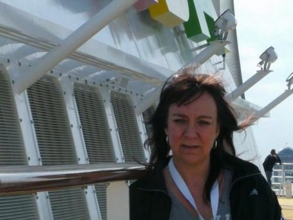 AIDAmar Kreuzfarht Hamburg Hafen vor der Taufe 18.05.2012 Dagmar Schipper TUI TRAVELStar Fella Hammelburg