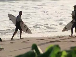 What if Kelly Slater was born a goofy footer?