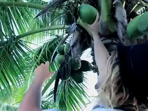 Billabong Pro Tahiti 2012 - Episode 1 - The Teahupoo way of life