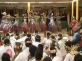 Kate Middleton y Guillermo bailando en las Islas Salomón