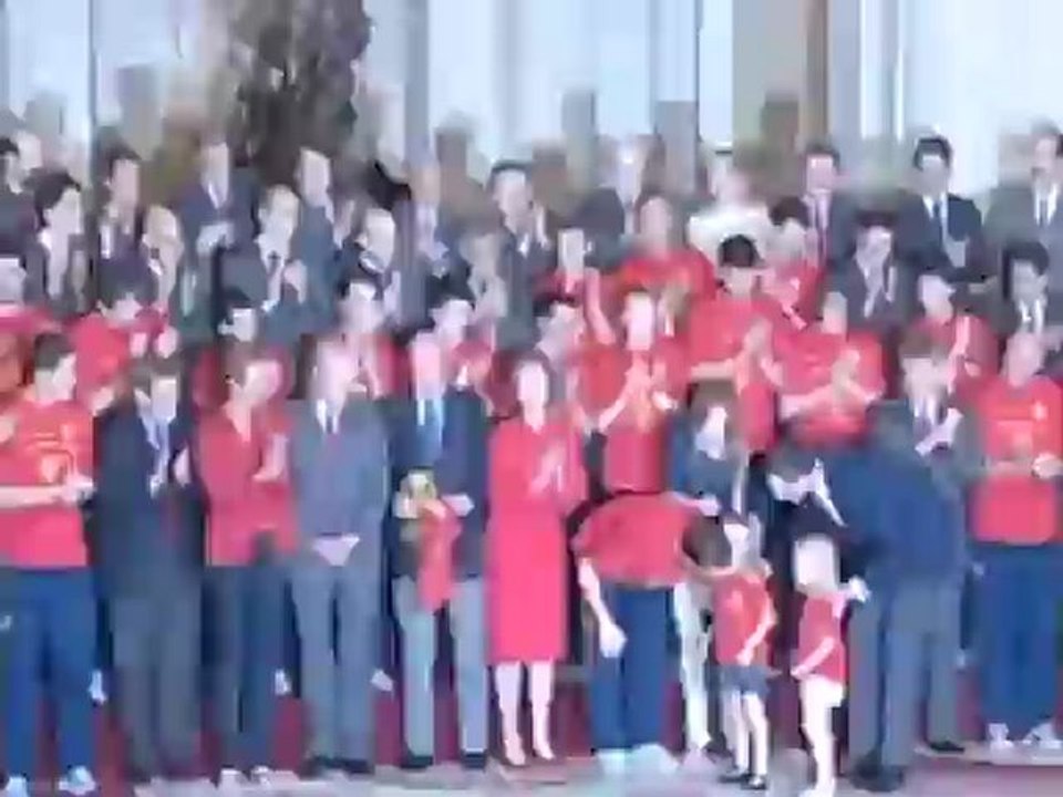 Las Infantas Leonor y Sofía con la selección española