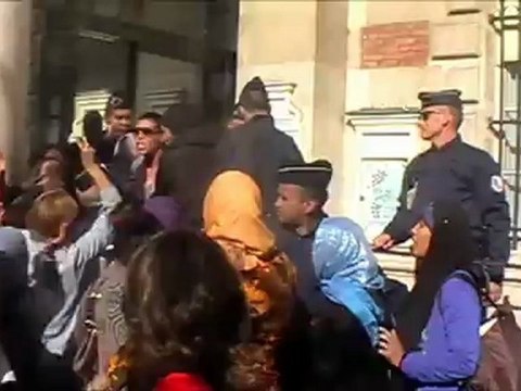 Mairie du 19ème : violences contre une manifestation de mal-logés