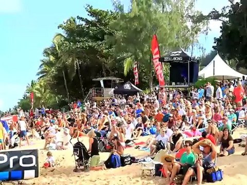 Billabong Pipe Masters 2011 Day 1 Wipe Outs