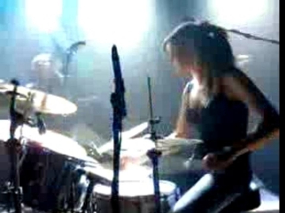 Isolde Lasoen - drummer of Billie King