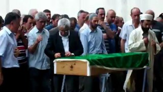 Eynesil ilçemiz Köseli Mahallesinden Ahmet oğlu (Tıhman) Şerif Çalık (80) sevenleri beraber ebedi ağleme uğurlandı.