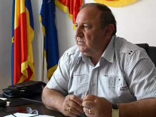 Primarul Laurenţiu Tör, despre lucrările de la căminul cultural din Luna