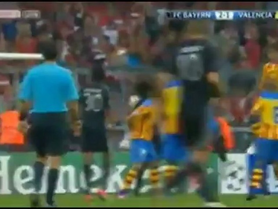 Gol de Nelson Valdez (Valencia) vs Bayern (2-1)