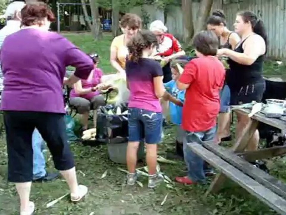 Épluchette de blé d'inde chez Tanya et Sylvain le 26 août 2012. www.michellebeaualuminium.com