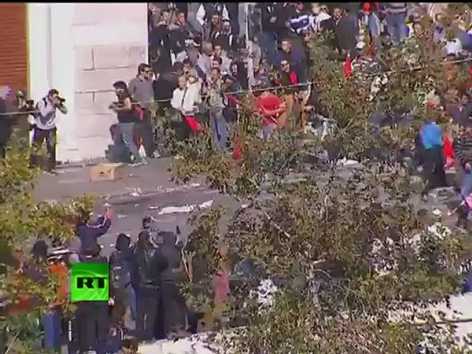 Video: Clashes break out in Athens on 2nd day of mass protests