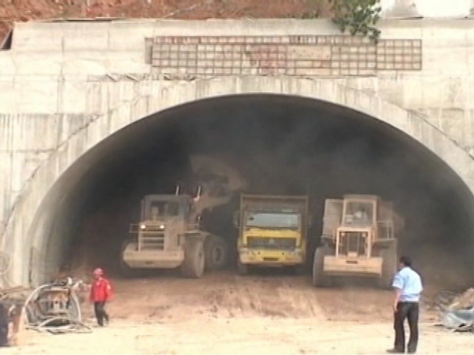 16 Trapped After Tunnel Collapse in China
