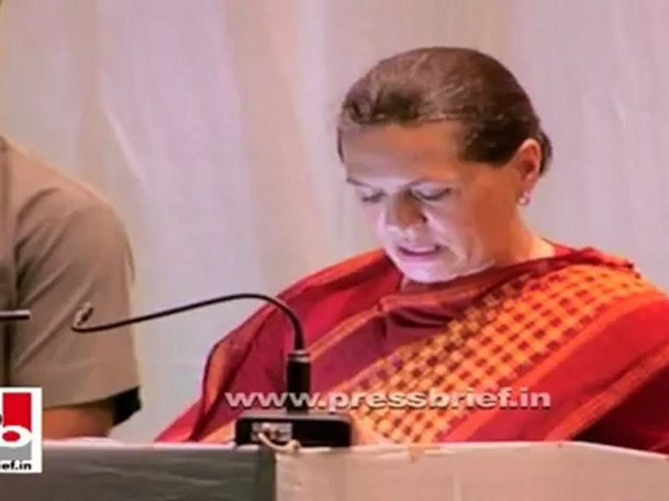 Sonia Gandhi unveils development projects for Manakpur