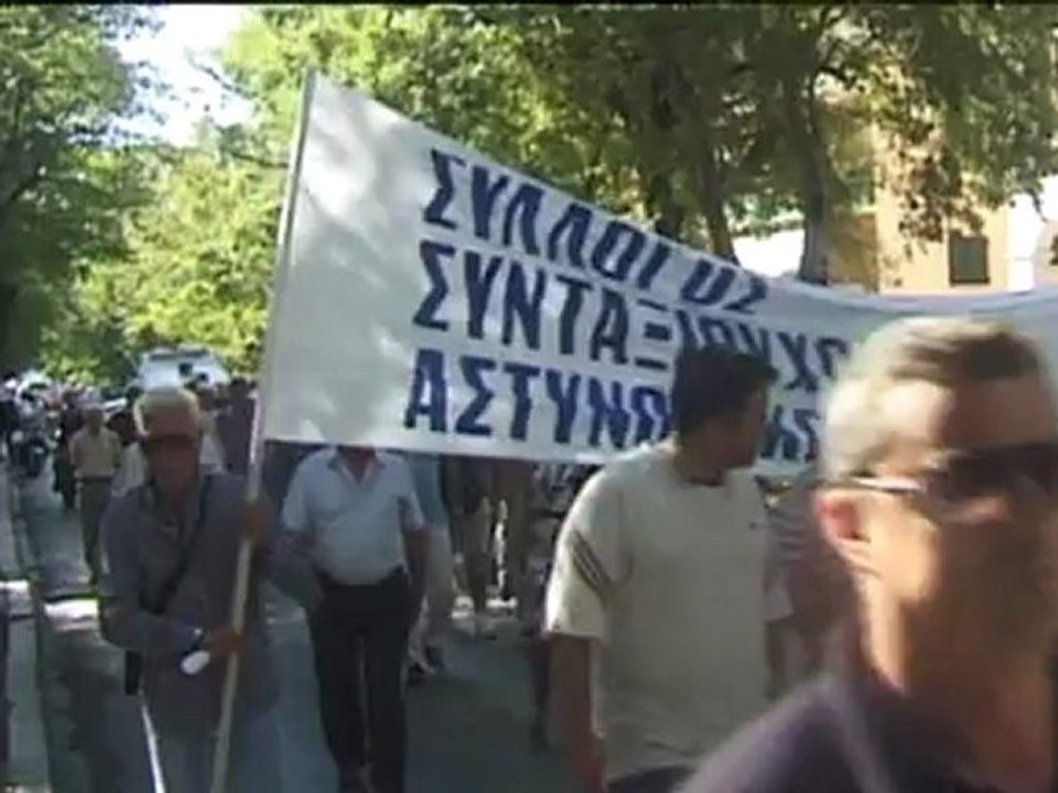 Κινητοποίηση ενστόλων κάτω από το γραφείο του Υπουργού Δημόσιας Τάξης