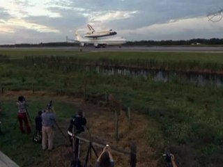 Nasa's space shuttle Endeavour begins final journey