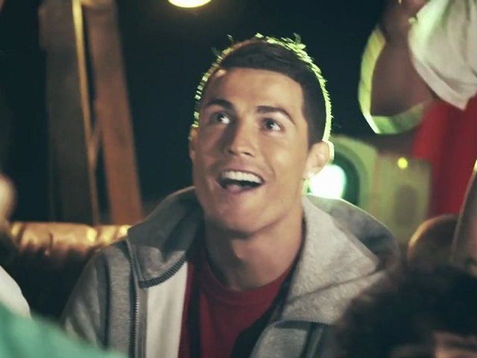 PES 2013 - Pub TV featuring Cristiano Ronaldo