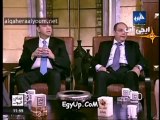 نجم مصارعة المحترفين كودي رودز يحمل و يرفع عمرو أديب