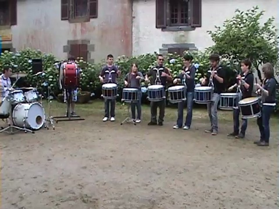Ensemble batterie Menez Meur 2012 : Drum Salute To Poupou