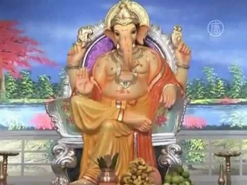 Индийцы везут домой тысячи статуй слона