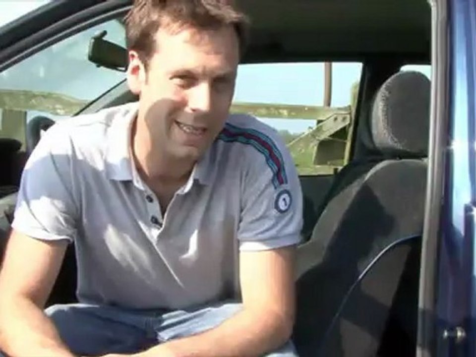 Renault Clio Williams takes on the Focus RS (2010)