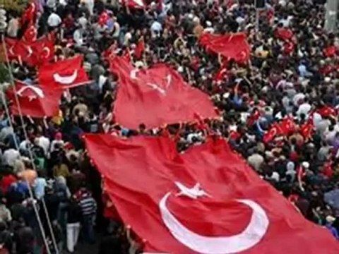 Tehlikeli Rapçı - Şehitler Ölmez 2012 [ ft. Sipsi & Mc Irtica & Slower Haydut & Eskal Rapatack ]