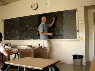 Un prof dessine un cercle parfait