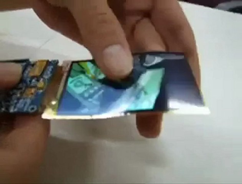 Esnek ve Kırılmayan Cep Telefonu Ekranı