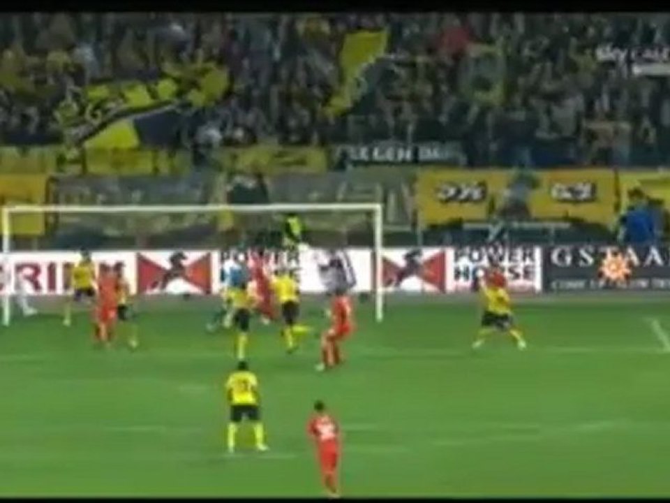 Gol de Wisdom (Liverpool) vs Young Boys (1-2)