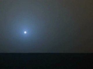 Regardez le Soleil se coucher sur Mars