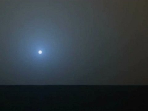 Regardez le Soleil se coucher sur Mars