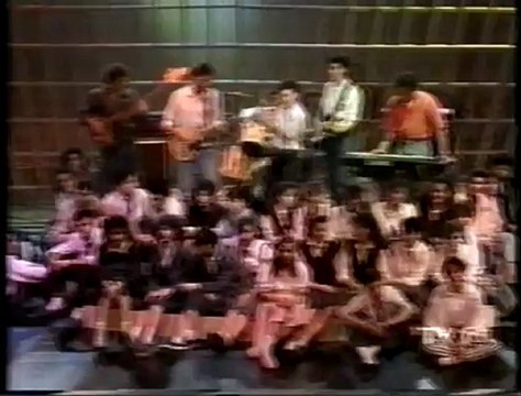 Saint Benoit Lisesi Orkestrası - Dere Geliyor Dere (1989)