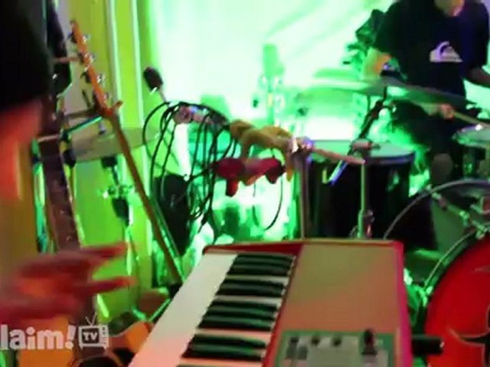 Vibonics perform "blah blah blah" on Exclaim!TV