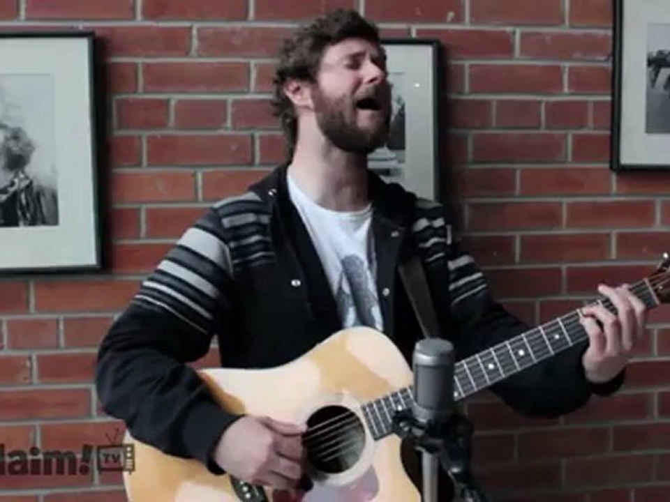 Dan Mangan performs "About As Helpful As You Can Be Without Being Any Help At All" on Exclaim!TV