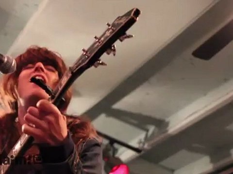 Julie Doiron performs Swan Pond live on Exclaim! (BOFF)