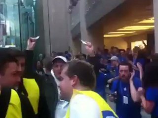 Entering the Apple Store for the iPhone 5