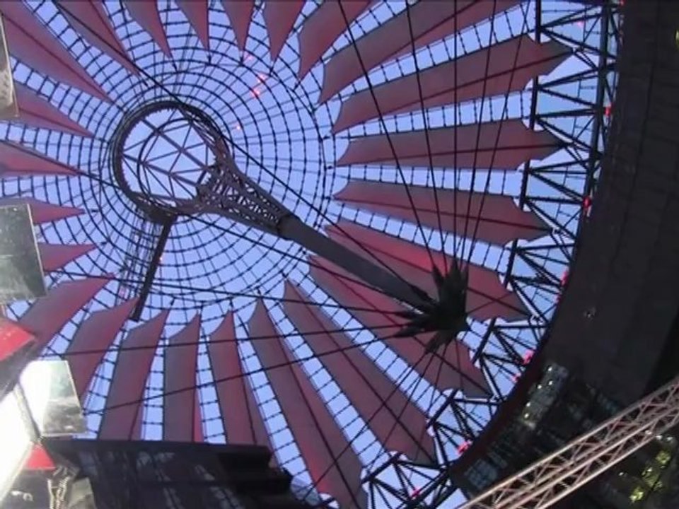 Roter Teppich für Tommy Lee Jones in Berlin