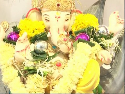 Singer Neha Rajpal Prefers To Keep It Simple For Ganeshji - Rajshri Marathi exclusive