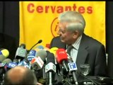 Mario Vargas Llosa muy contento tras recibir el premio Nobel