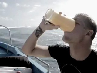 MICK FANNING SURFING